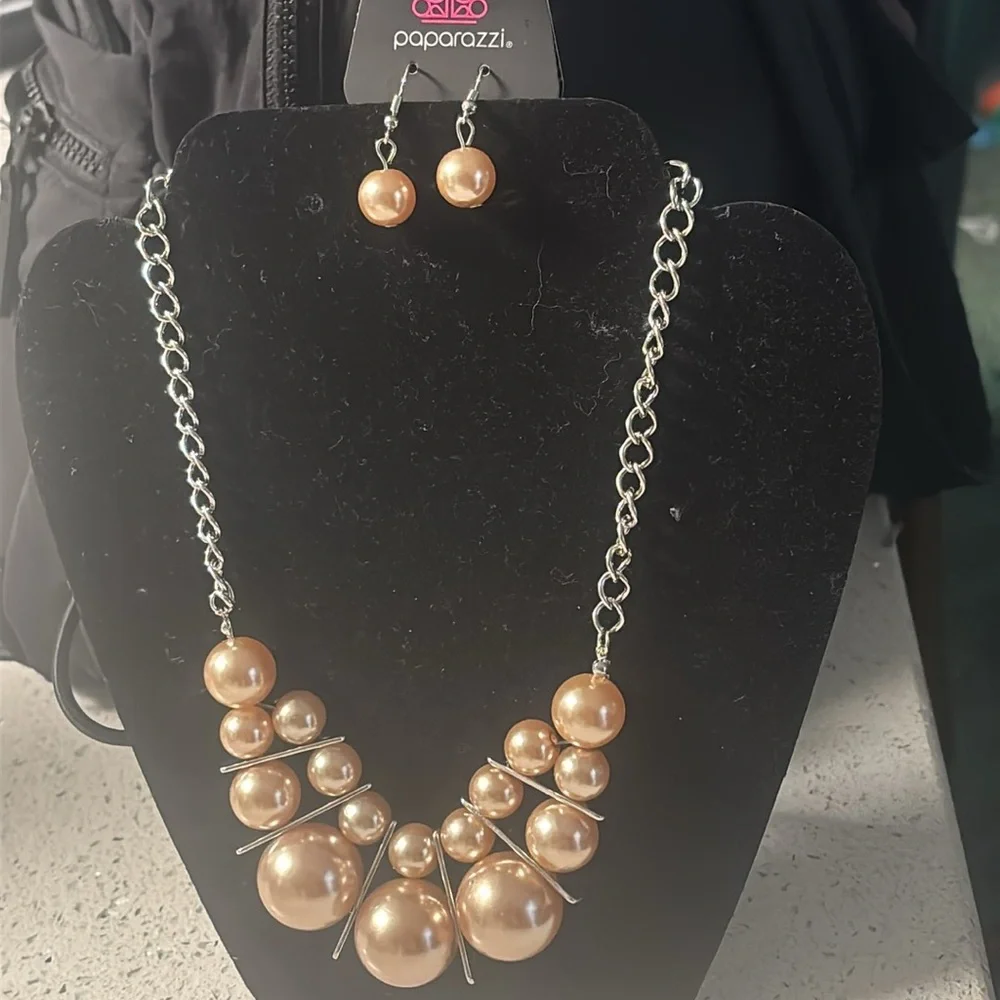 Elegant Pearl Necklace and Earring Set - Picture 2 of 5